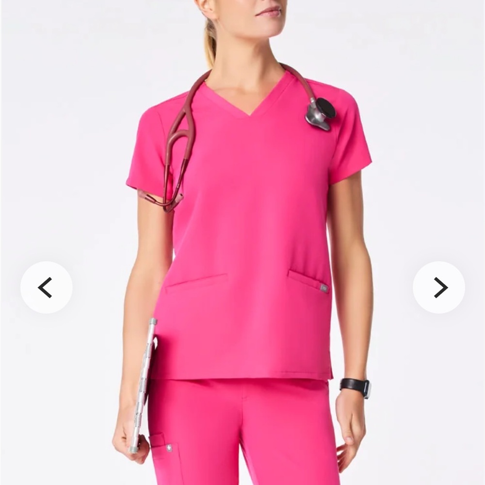 Figs Casma Three-Pocket Scrub Set
Top Size: XS
Pants Size:S/Petite